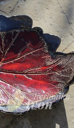 Talíř ve tvaru listu v barvě podzimu